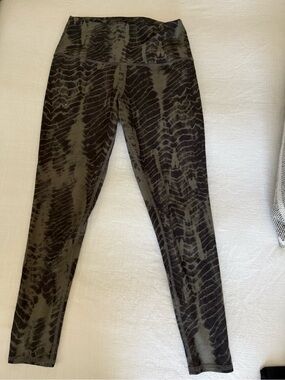 High-Rise Printed Leggings - Olive/Black
